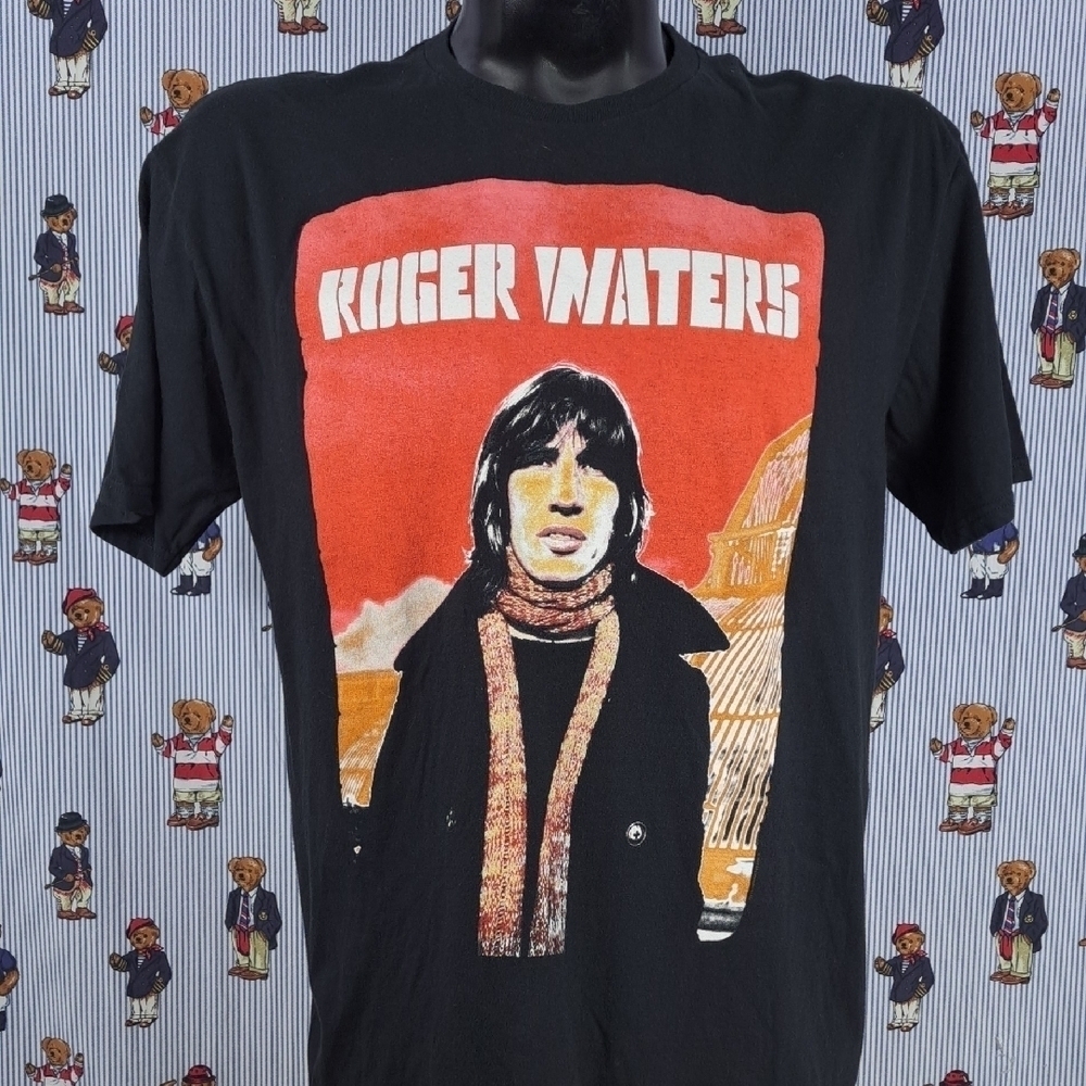 Roger Waters solo tour black & red big front rock band graphic XL t-shirt